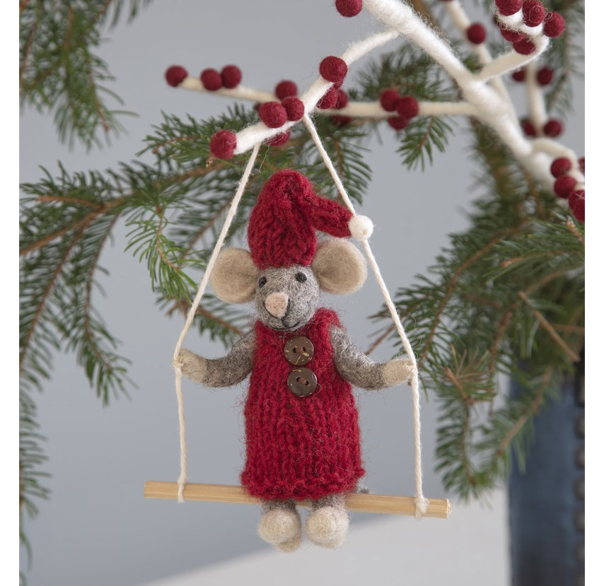 Gry & Sif Weihnachtsmaus auf Schaukel aus Filz, Mädchen,  ca.12 cm, Small Grey Girly Mouse w/Red Dress on Swing