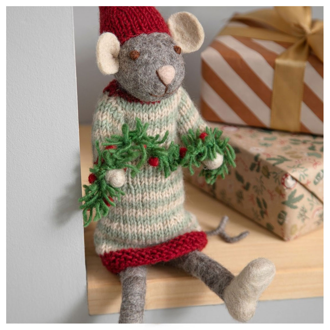 Gry & Sif Weihnachtsmaus groß mit Girlande aus Filz, ca.27 cm, Big Grey Mouse w/Garland